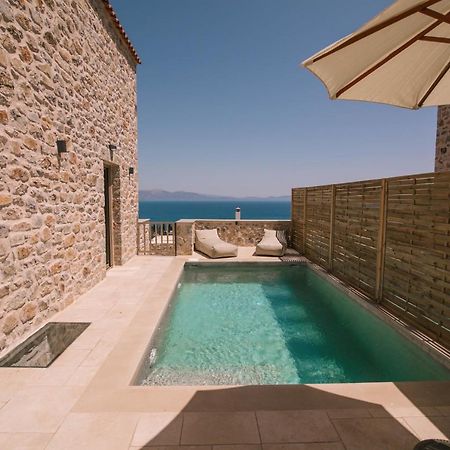 Mani Luxury Suites And Studios In Gytheio With Private Pools Eksteriør billede