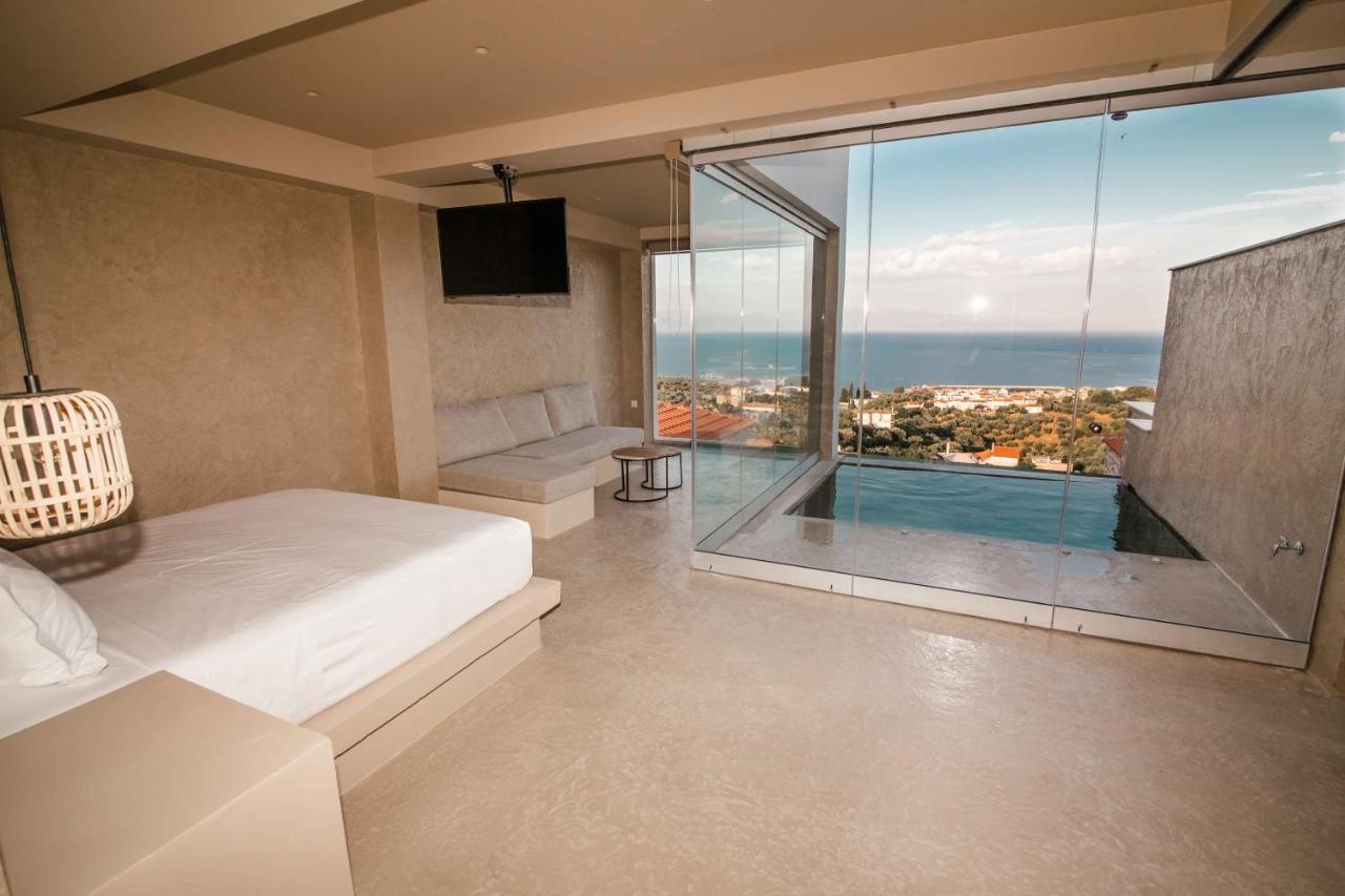 Mani Luxury Suites And Studios In Gytheio With Private Pools Eksteriør billede
