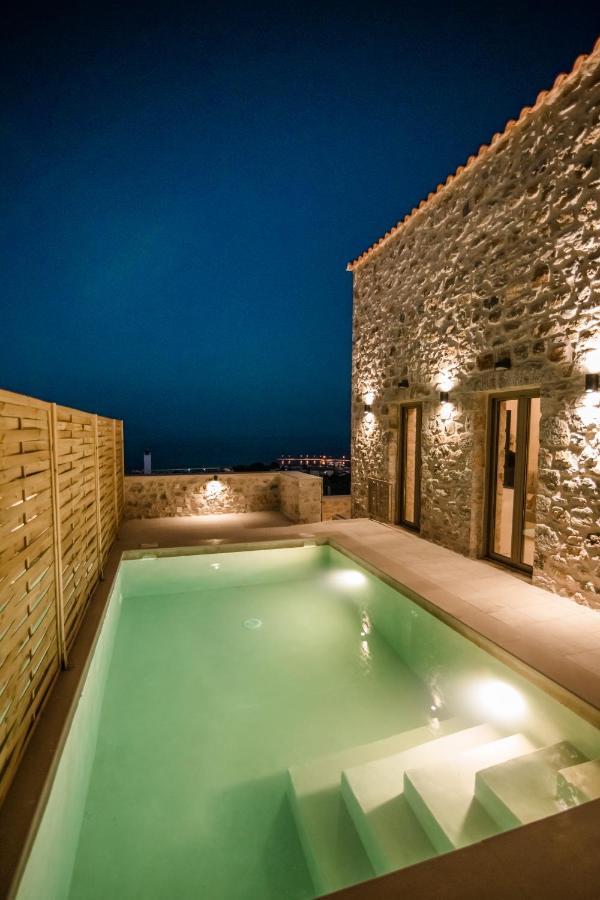 Mani Luxury Suites And Studios In Gytheio With Private Pools Eksteriør billede