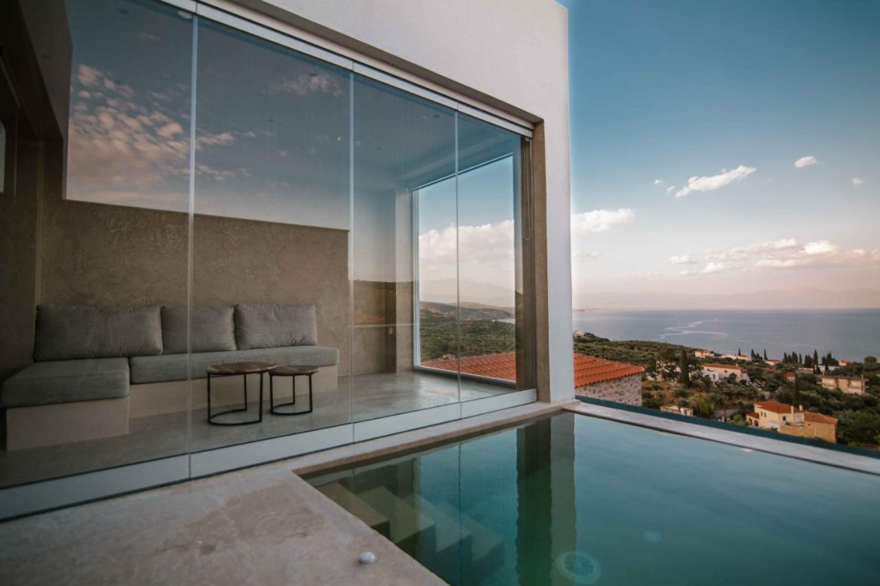 Mani Luxury Suites And Studios In Gytheio With Private Pools Eksteriør billede