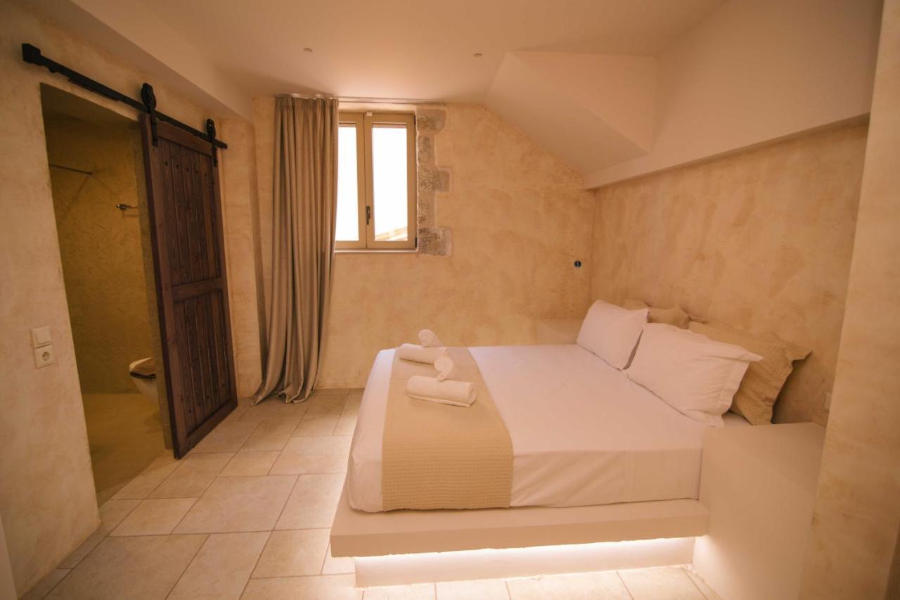 Mani Luxury Suites And Studios In Gytheio With Private Pools Eksteriør billede