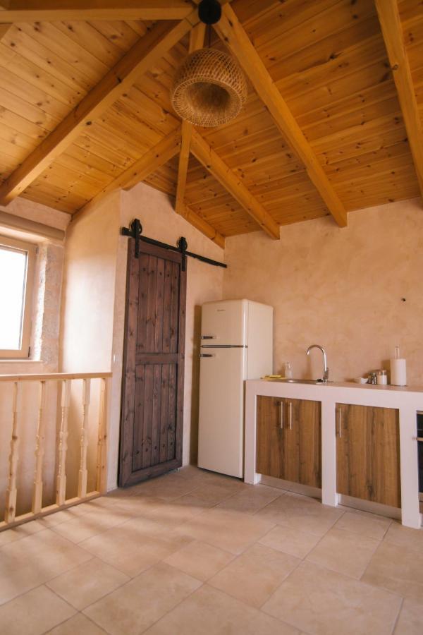 Mani Luxury Suites And Studios In Gytheio With Private Pools Eksteriør billede