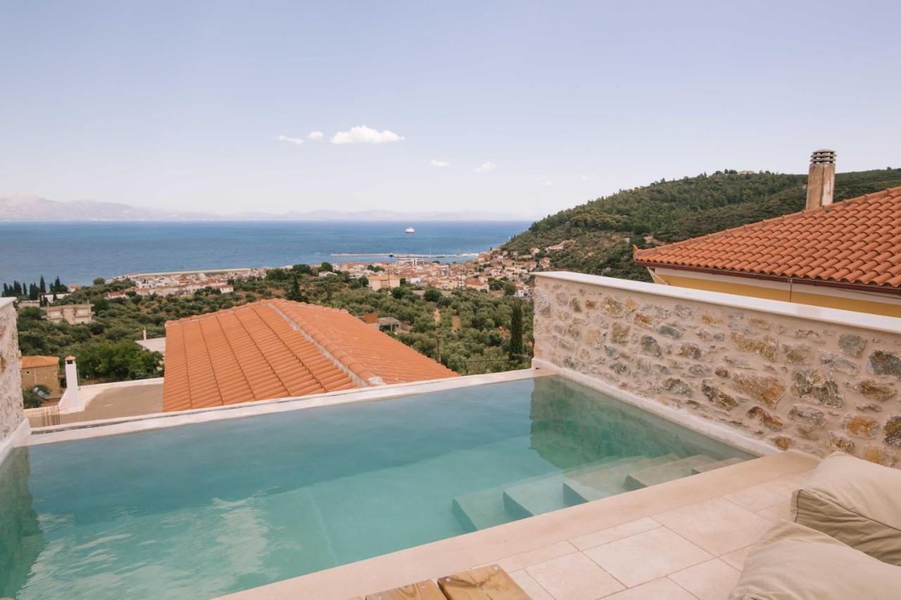 Mani Luxury Suites And Studios In Gytheio With Private Pools Eksteriør billede