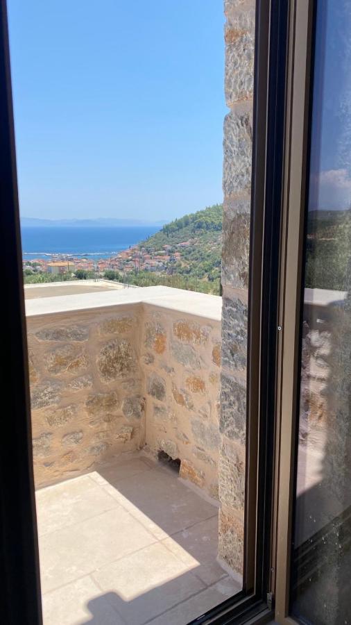 Mani Luxury Suites And Studios In Gytheio With Private Pools Eksteriør billede