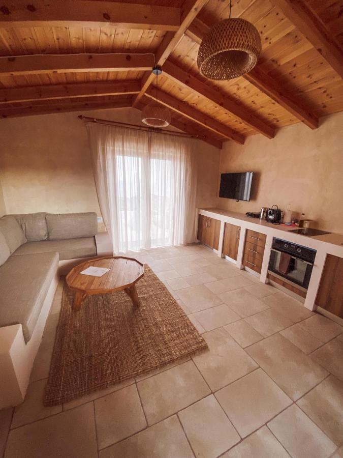 Mani Luxury Suites And Studios In Gytheio With Private Pools Eksteriør billede