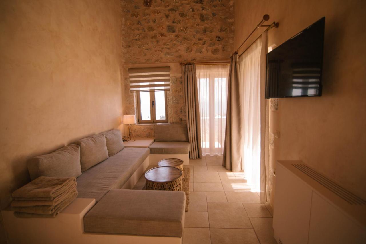 Mani Luxury Suites And Studios In Gytheio With Private Pools Eksteriør billede