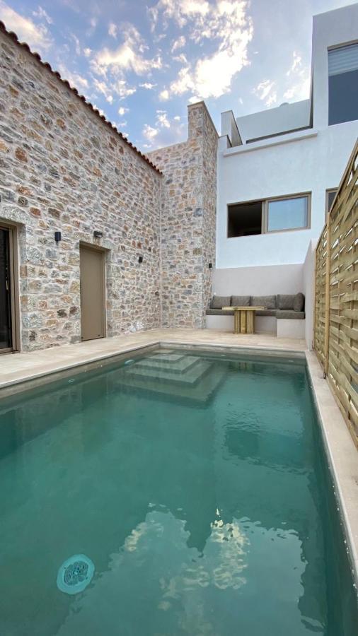 Mani Luxury Suites And Studios In Gytheio With Private Pools Eksteriør billede