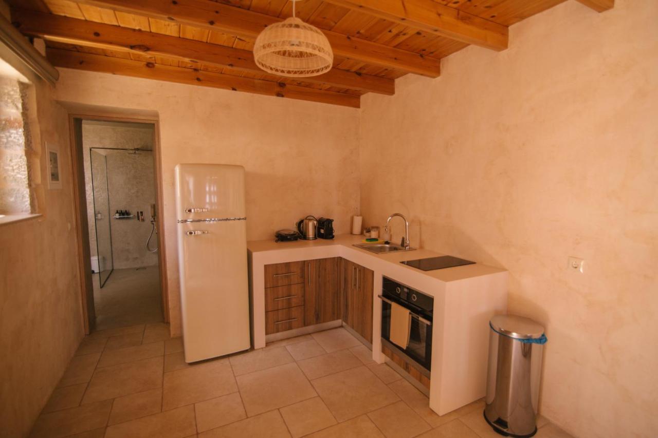 Mani Luxury Suites And Studios In Gytheio With Private Pools Eksteriør billede