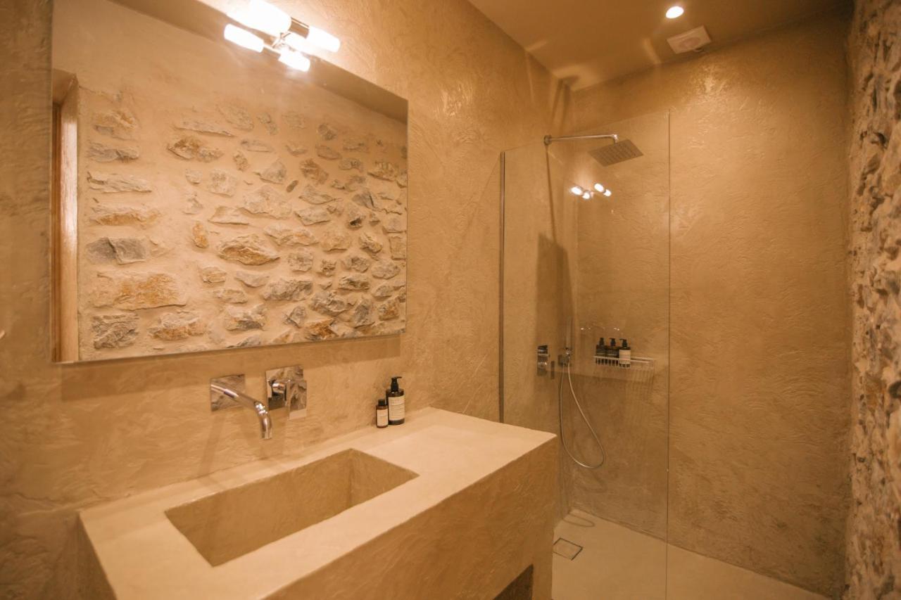 Mani Luxury Suites And Studios In Gytheio With Private Pools Eksteriør billede