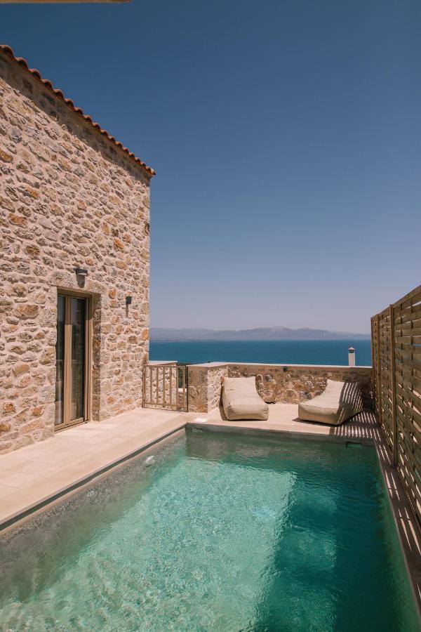 Mani Luxury Suites And Studios In Gytheio With Private Pools Eksteriør billede