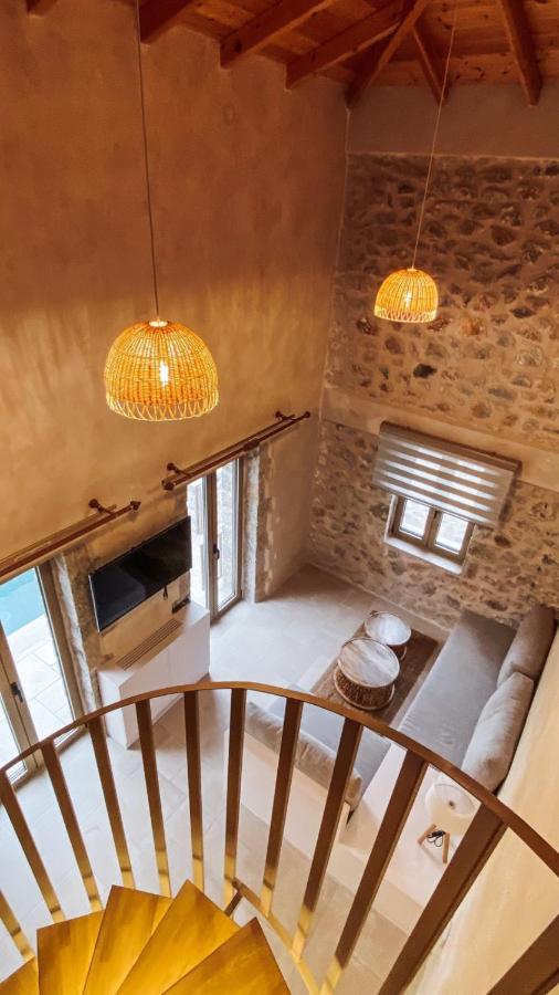 Mani Luxury Suites And Studios In Gytheio With Private Pools Eksteriør billede