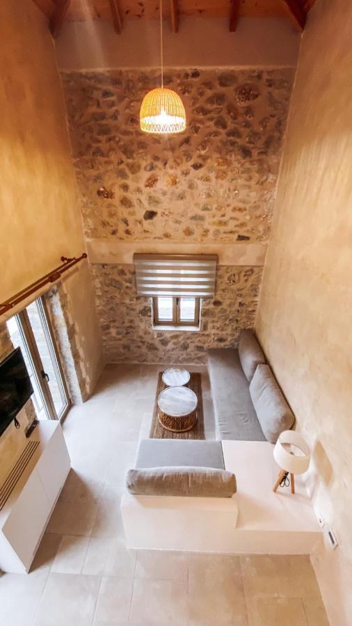 Mani Luxury Suites And Studios In Gytheio With Private Pools Eksteriør billede