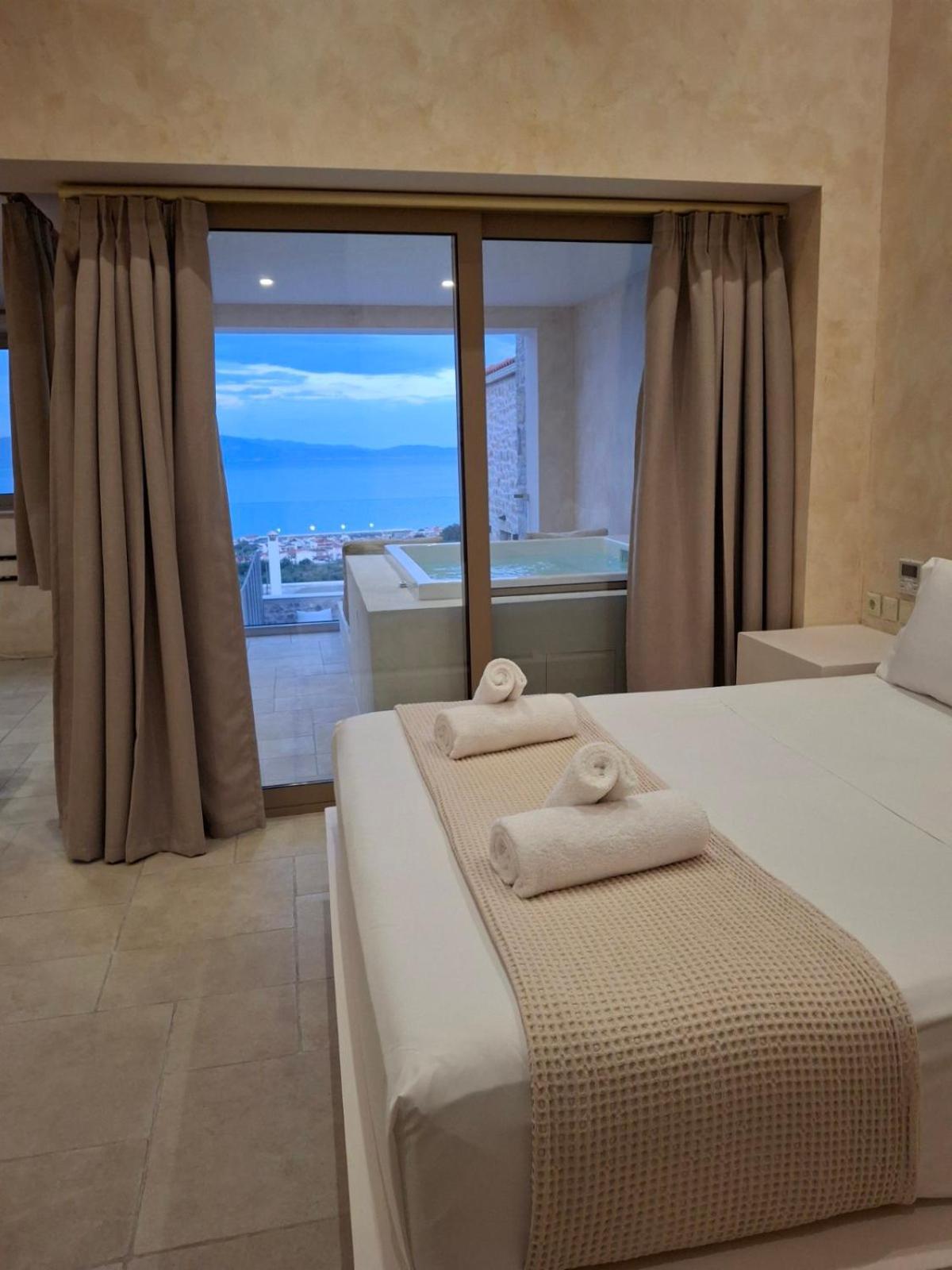Mani Luxury Suites And Studios In Gytheio With Private Pools Eksteriør billede