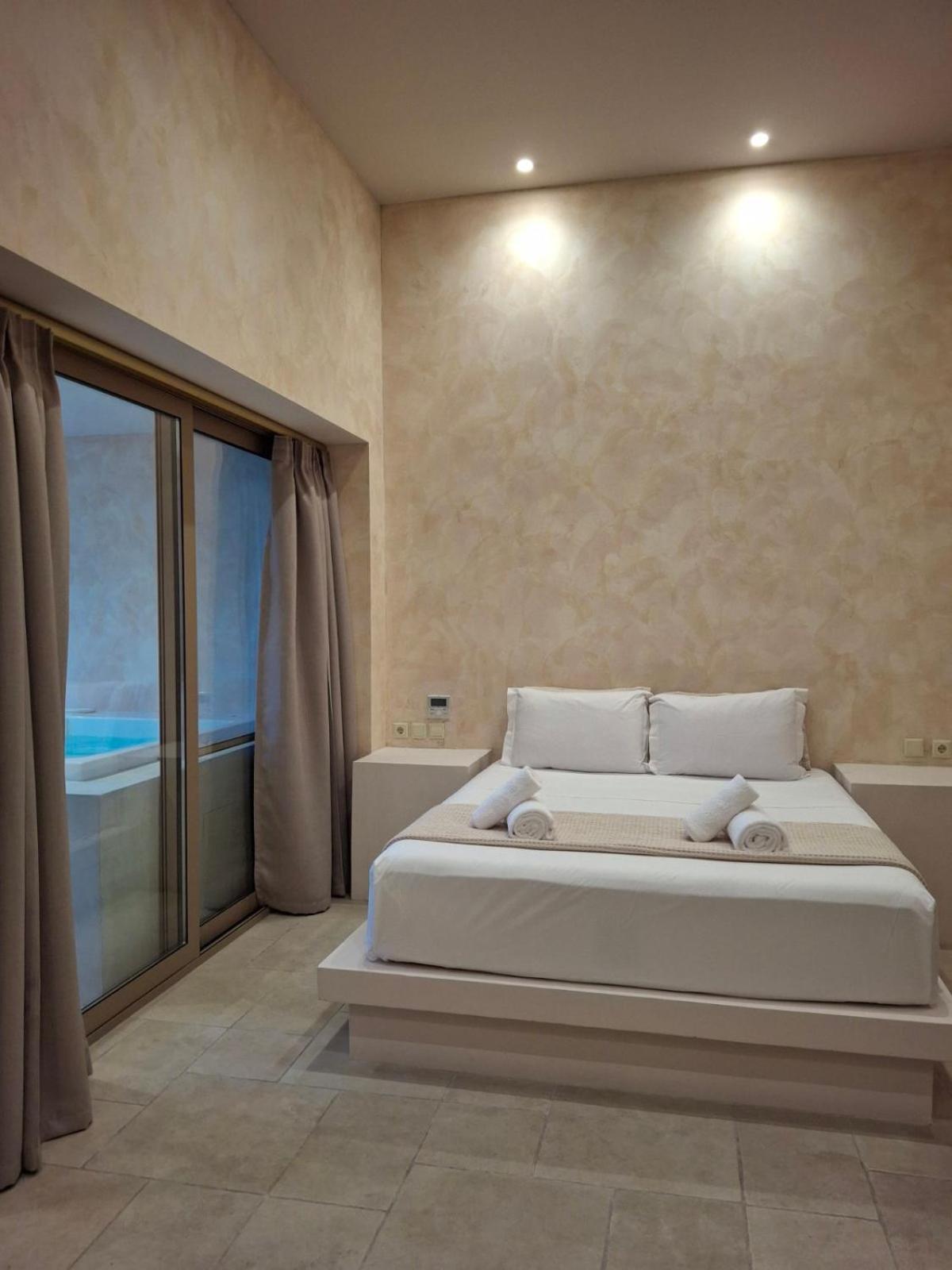 Mani Luxury Suites And Studios In Gytheio With Private Pools Eksteriør billede
